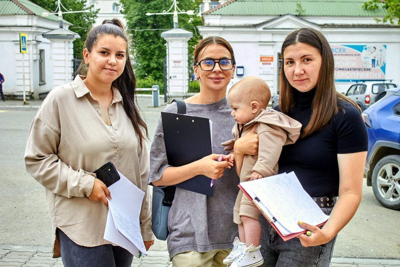 «Без него смертей будет больше»: в Краснотурьинске собирали подписи в поддержку осужденного онколога