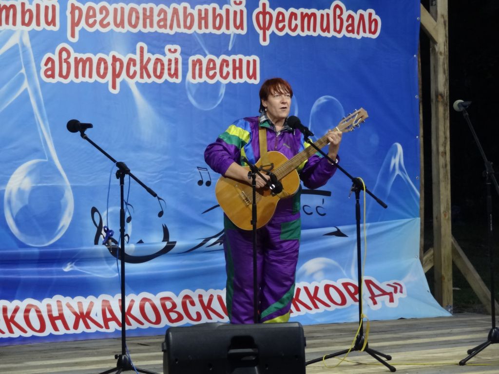 На сцене О. Выгузова (п. Лобва). Фото: Марина Демчук На сцене О. Выгузова (п. Лобва). Фото: Марина Демчук