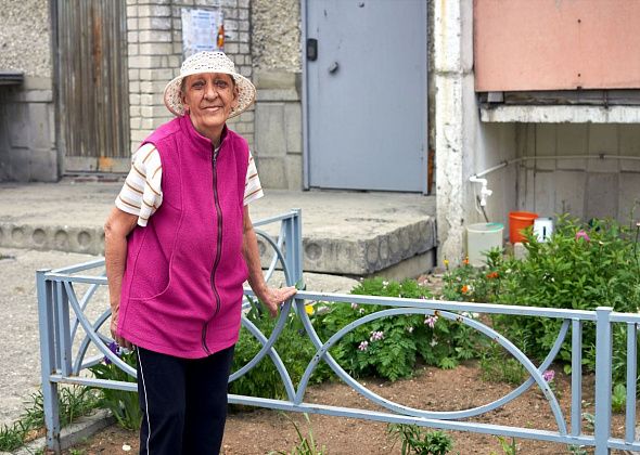 “Стараемся облагородить, а с нами вот так”: горожанки жалуются, что вместо земли привезли глину