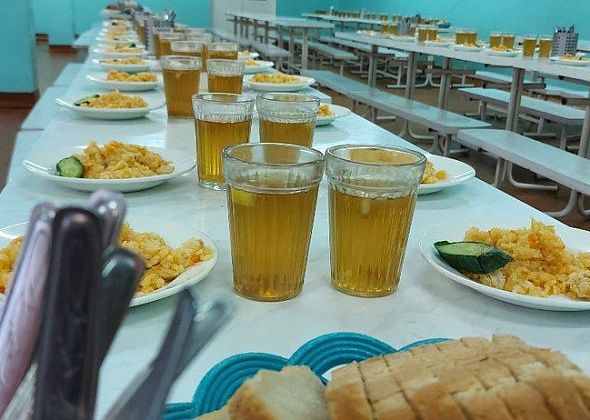 В три раза выросла загрязненность бактериями пищи в школьных столовых
